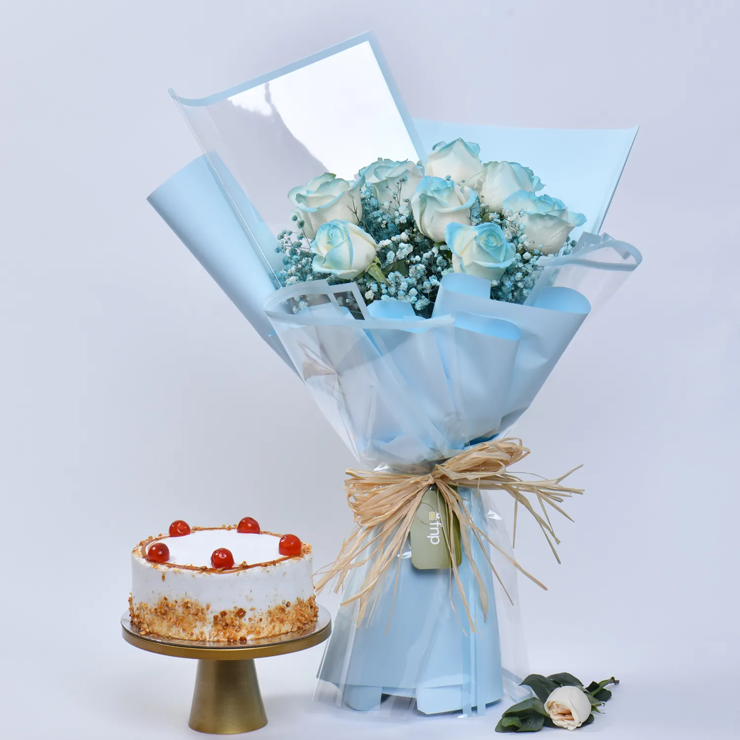 Online Rose Blue Petals With Cake Gift Delivery In Qatar Fnp