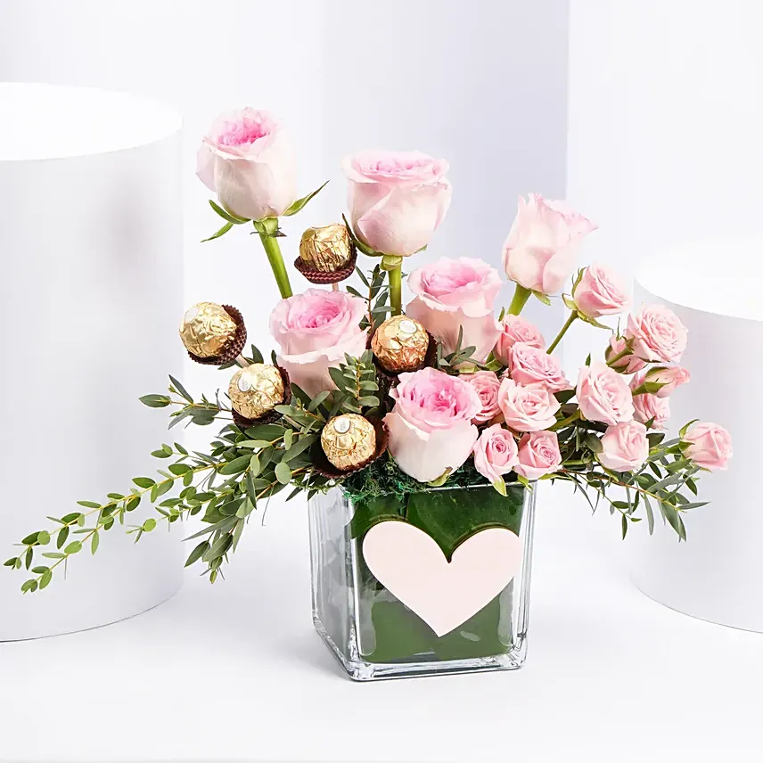 Gentle Pink Roses And Rochers: Flower Delivery Kuwait