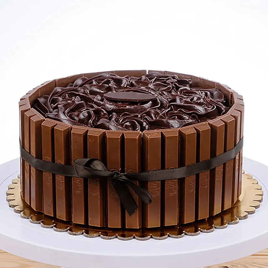 KitKat Chocolate Cake: Birthday Cakes to Fujairah