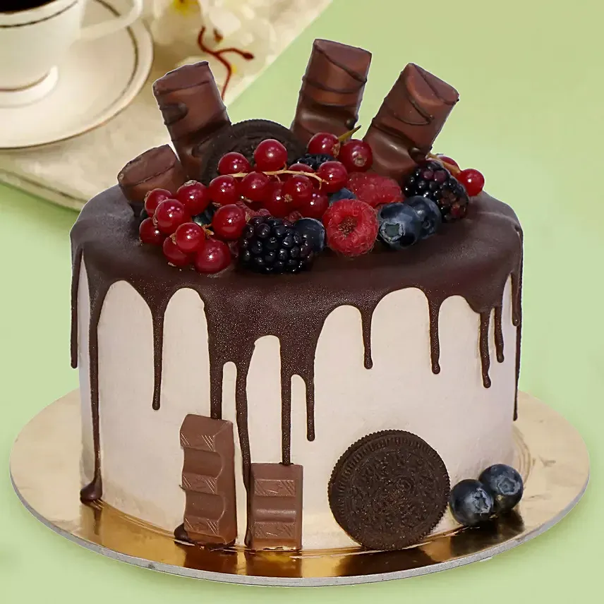Candy Topped Choco Cake: Birthday Cakes to Fujairah