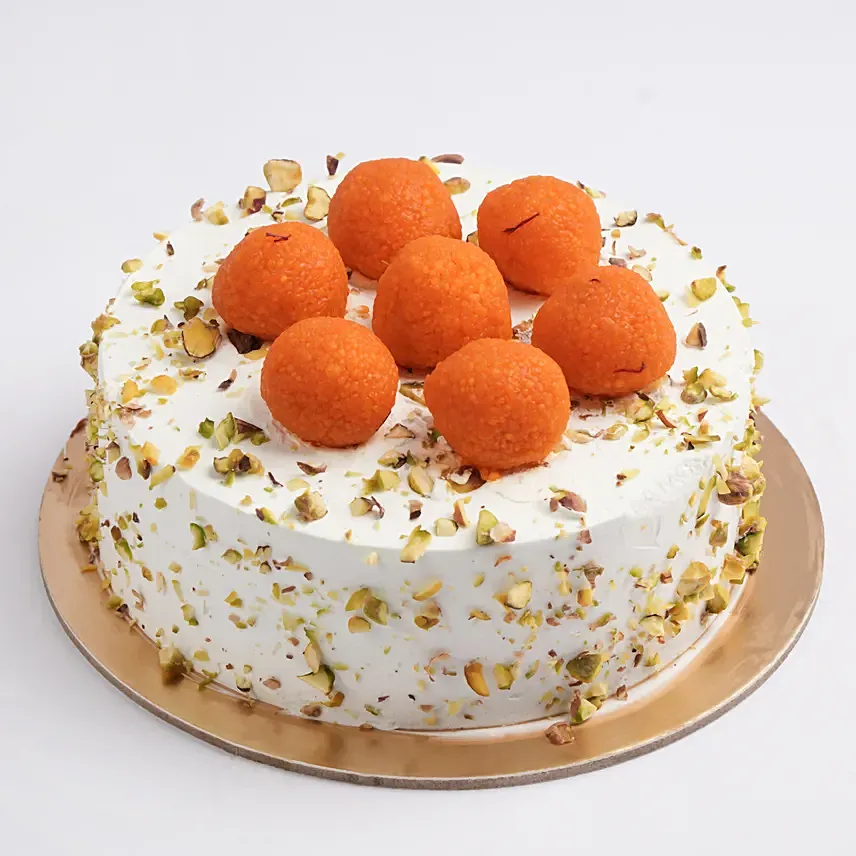 Eggless Creamy Vanilla Cake with Motichoor Laddu: 