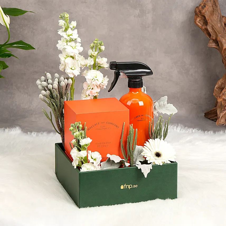 Wallace & Co candle & Room spray with flowers: 