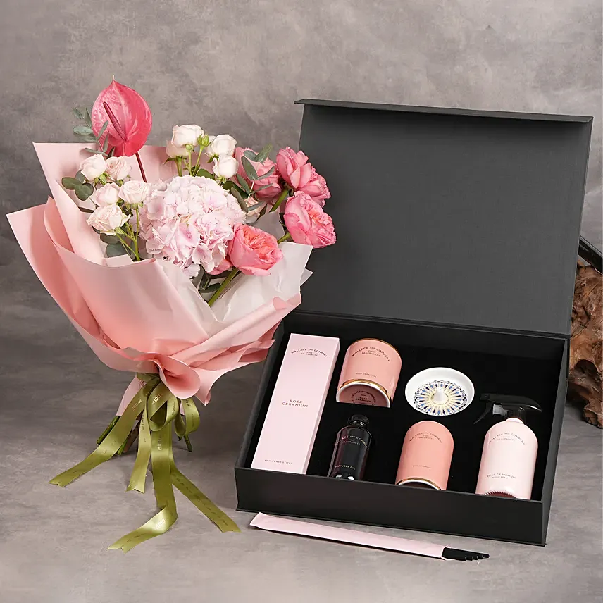 Wallace & CO Rose Geranium Gift Set with flower bouquet: والس أند كو للعطور والروائح المنزلية