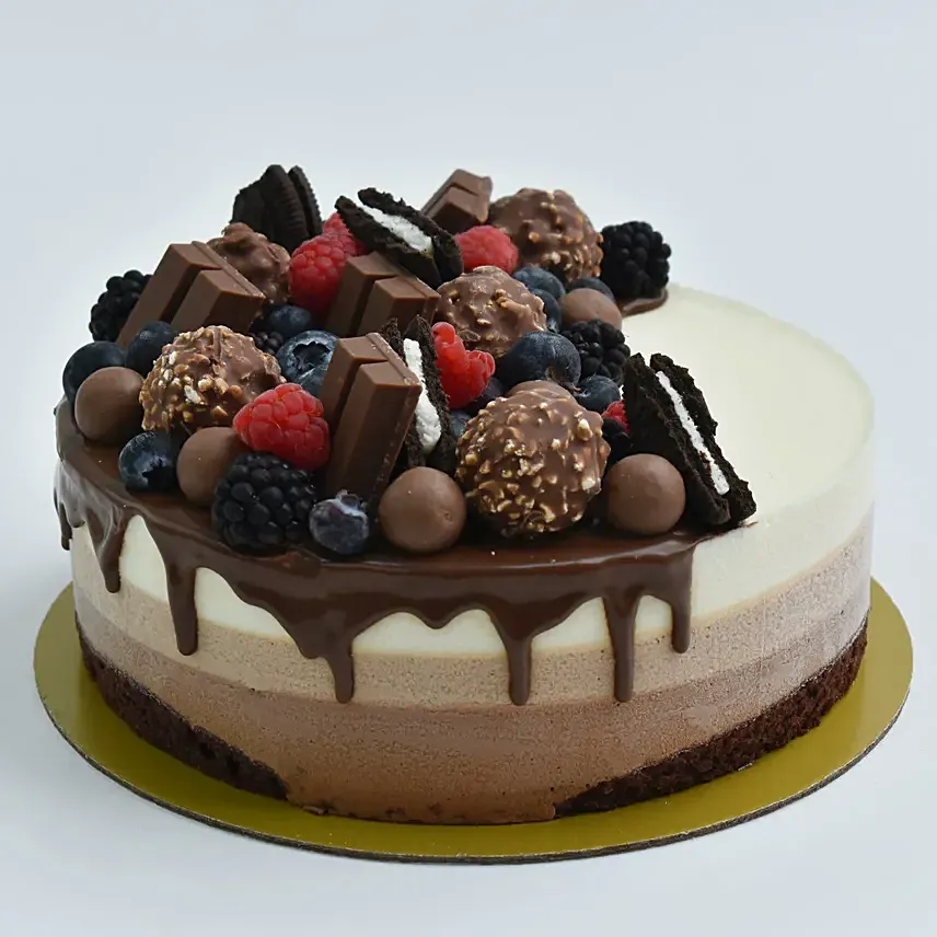 Chocolate Feast Cake: Premium Gifts