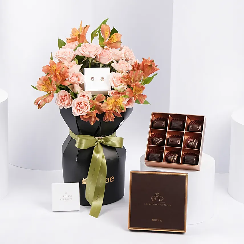 Caroline Svedbom Stud Earring flowers N Dark Chocolates: 