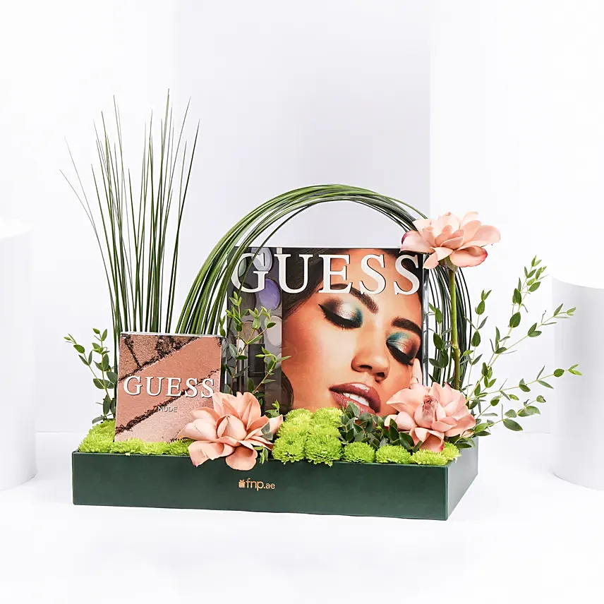 بكج هدايا مكياج عيون من جيس في صينية ورود: Guess Perfumes N Makeup Kit