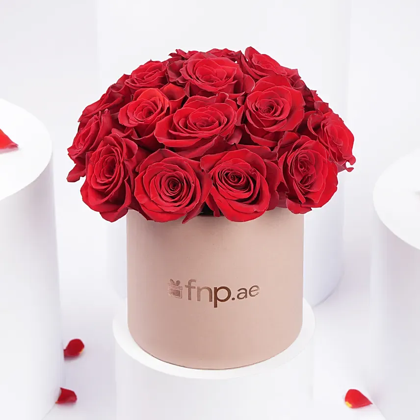 Valentine Day 15 Roses Box: توصيل في ساعة