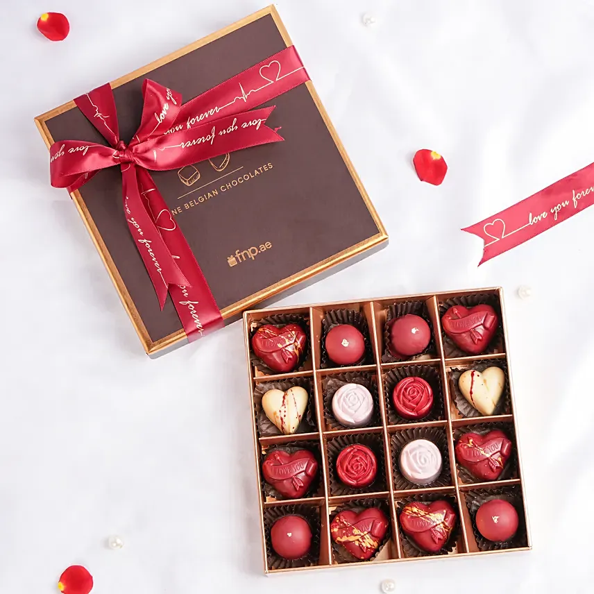 Sweet Romance Box: Valentines Day Gifts to Fujairah