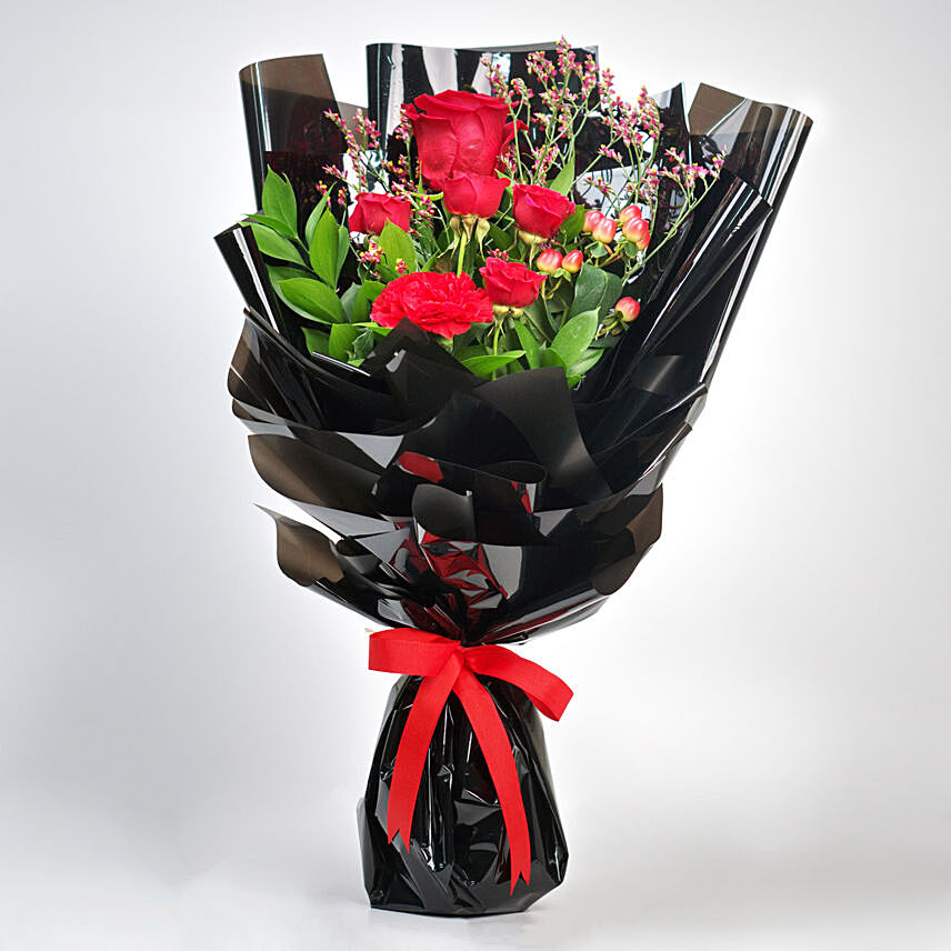 Luxurious Mixed Flowers Bouquet: 