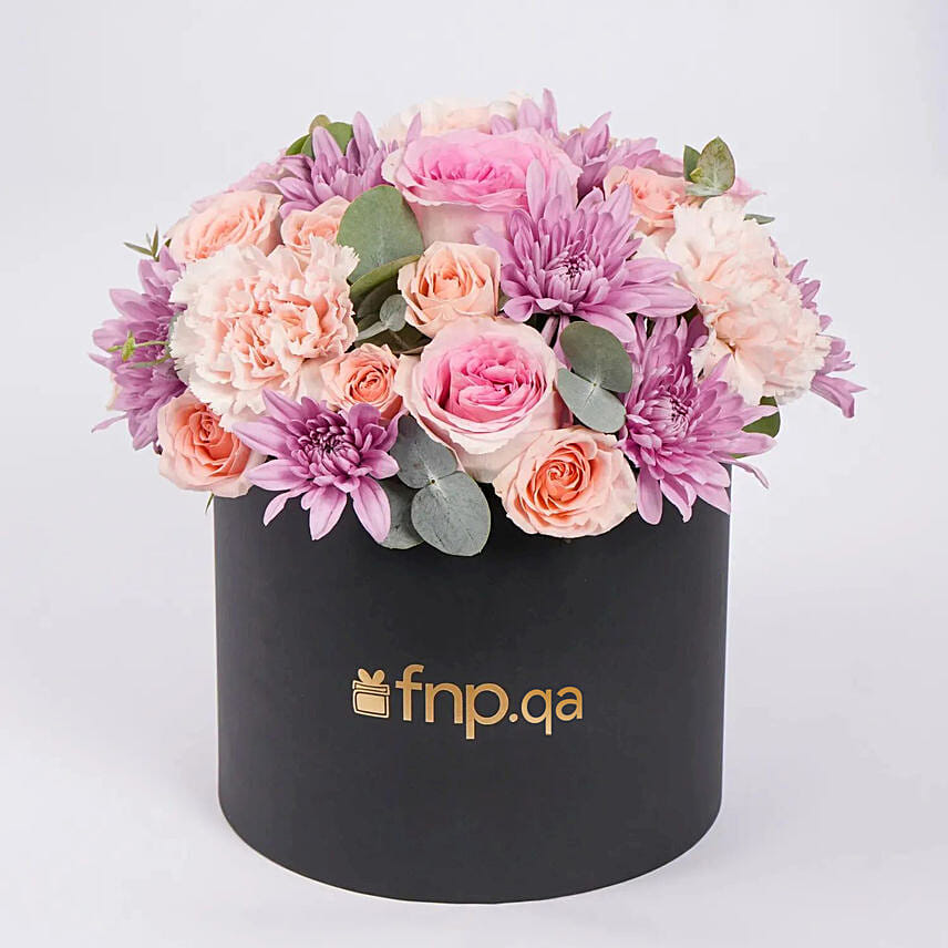 Elegant Flower Arrangement in a Black Box: Send Mothers Day Gifts to Qatar