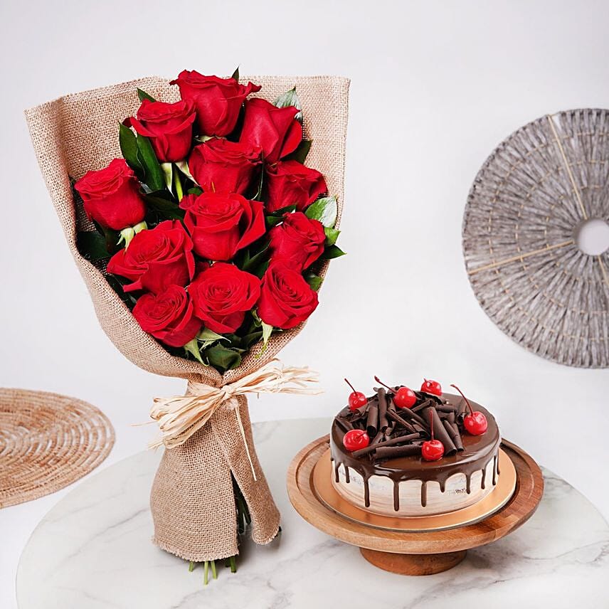 12 Red Roses Bouquet And Half Kg Chocolate Cake Combo: توصيل هدايا السعودية