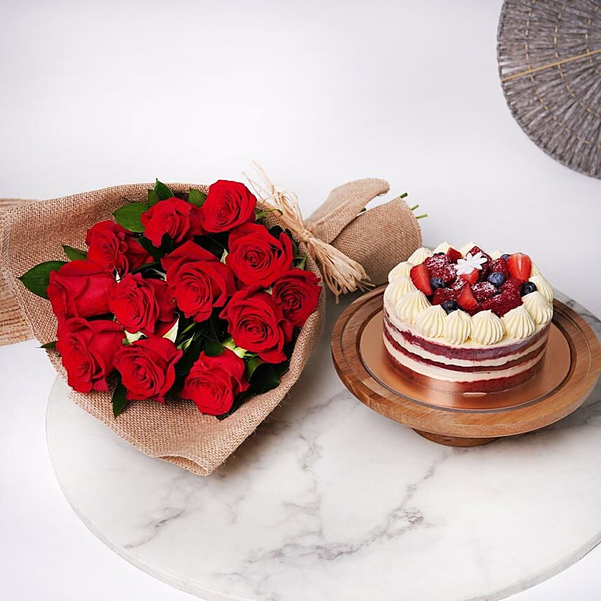 12 Red Roses Bouquet And Half Kg Red Velvet Cake Combo: توصيل هدايا السعودية