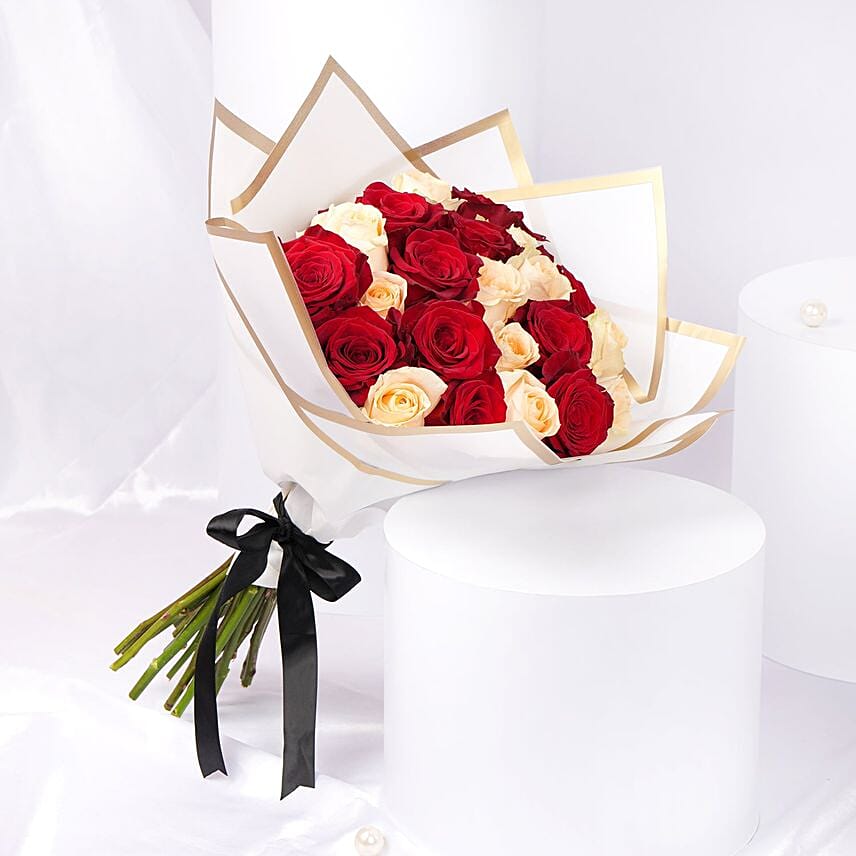 Peach N Red Rose Elegant Bouquet: توصيل هدايا الخُبر