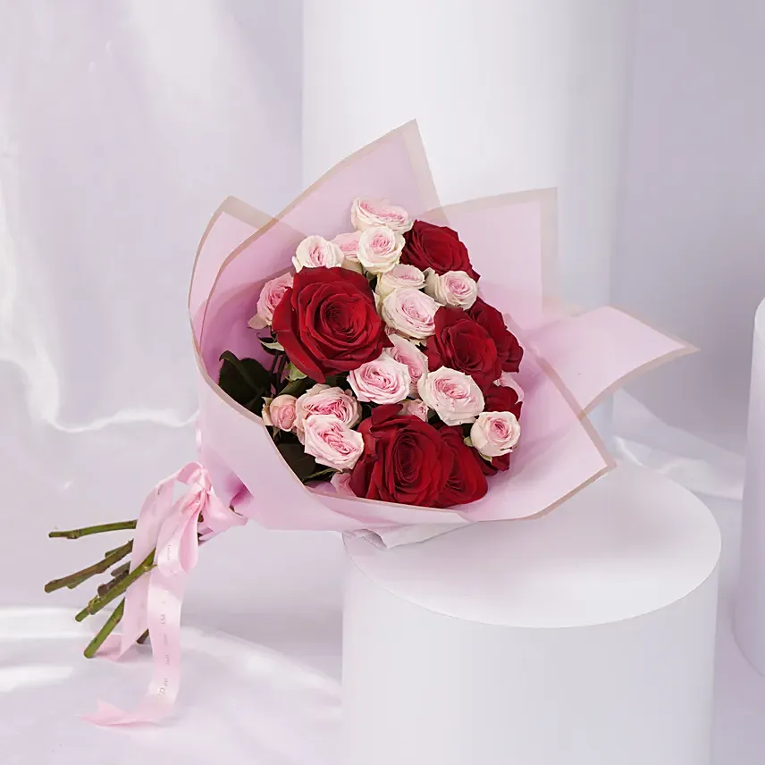 Pink N Red Rose Elegant Bouquet: توصيل هدايا الخُبر