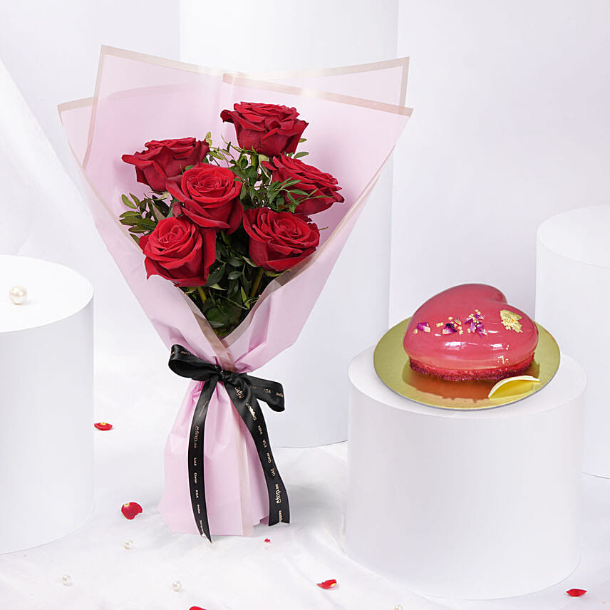 Valentines 6 Roses and Heart Cake Combo: توصيل كيك سنغافورة