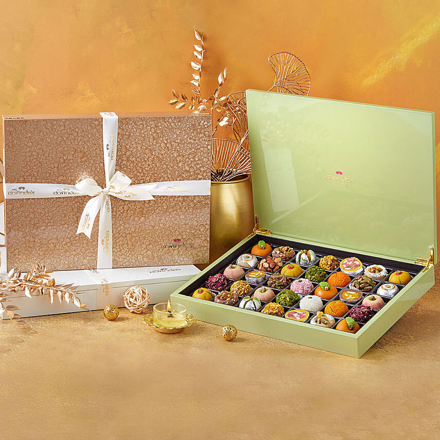 Online Luxury Pearl Exclusive Sweet Box 35 Pcs Gift Delivery in UAE - FNP