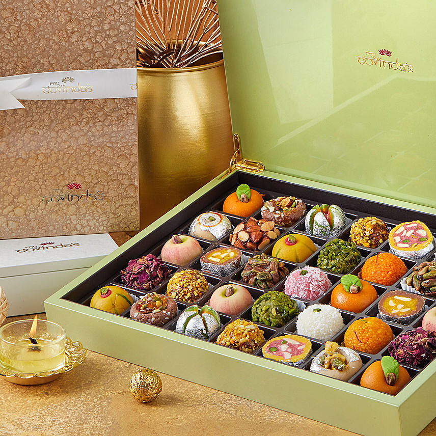 Online Luxury Pearl Exclusive Sweet Box 35 Pcs Gift Delivery in UAE - FNP