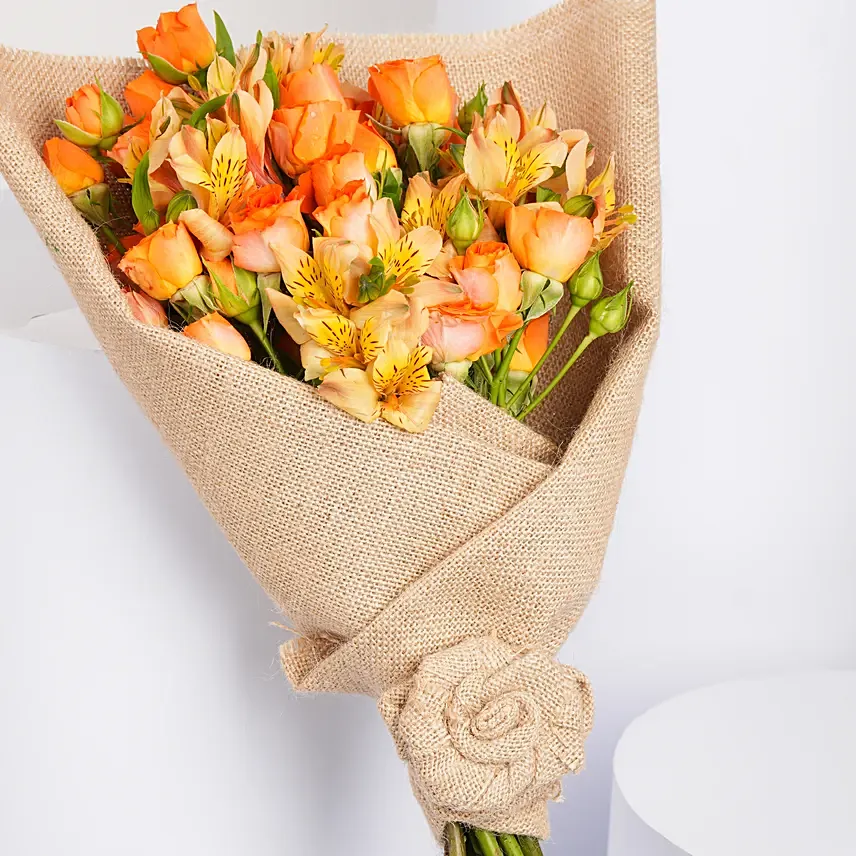 Online Coral Kiss Bouquet Gift Delivery in UAE - FNP