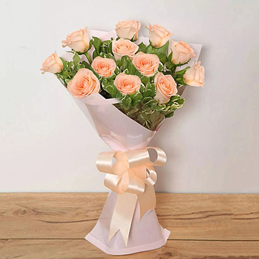 12 peach roses charming bouquet