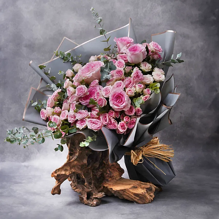 Exquisite Bouquet Of Pink Roses