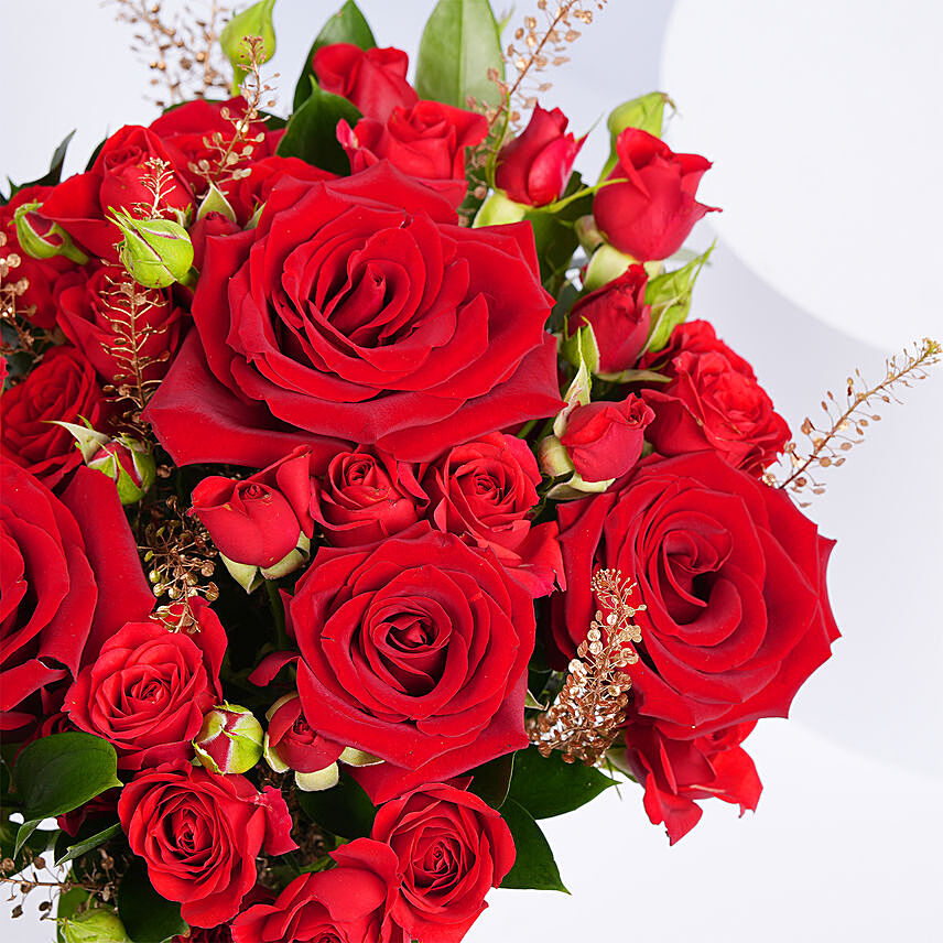 أون لاين باقة ورد حمراء في فازة ناعمة بوكيه أحمر رومانسي توصيل هدايا في Qatar Fnp 