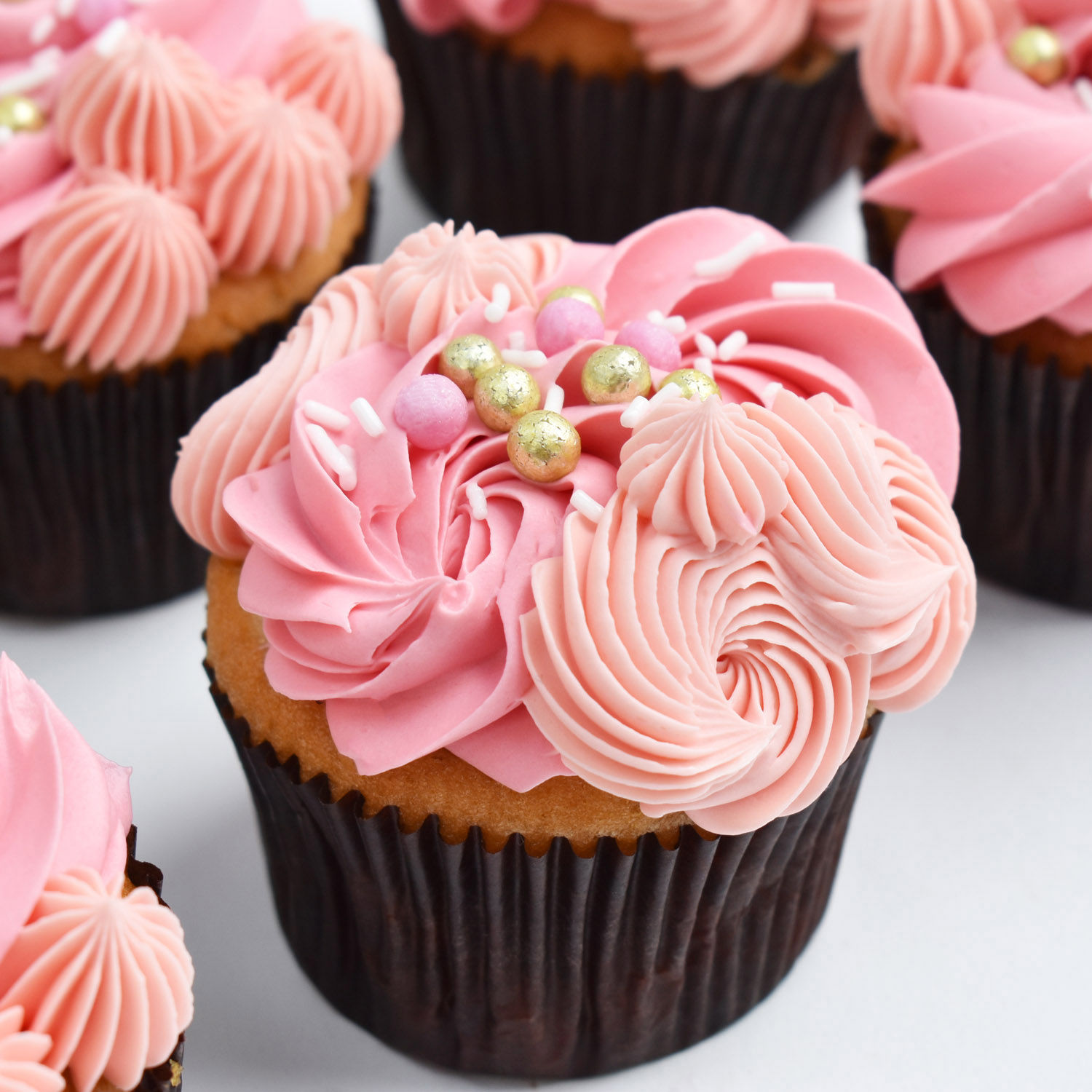 Online Vanilla Muffin Sponge Cupcakes Gift Delivery in UAE - FNP