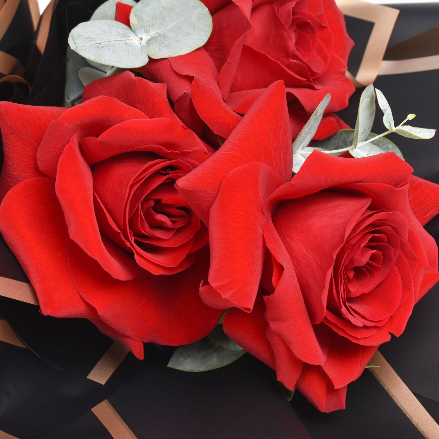 Online 3 Roses Bouquet Gift Delivery in UAE - FNP