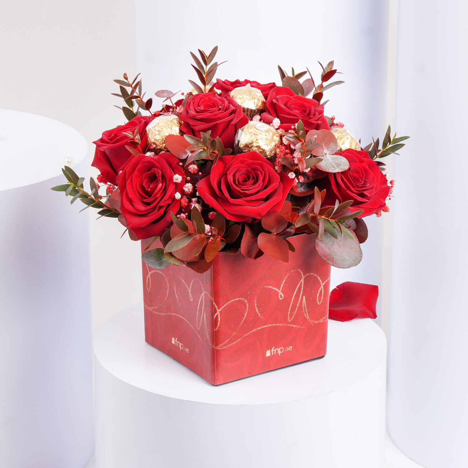 Online Sweet Cheeks Flowers and Chocolates Gift Delivery in UAE - FNP