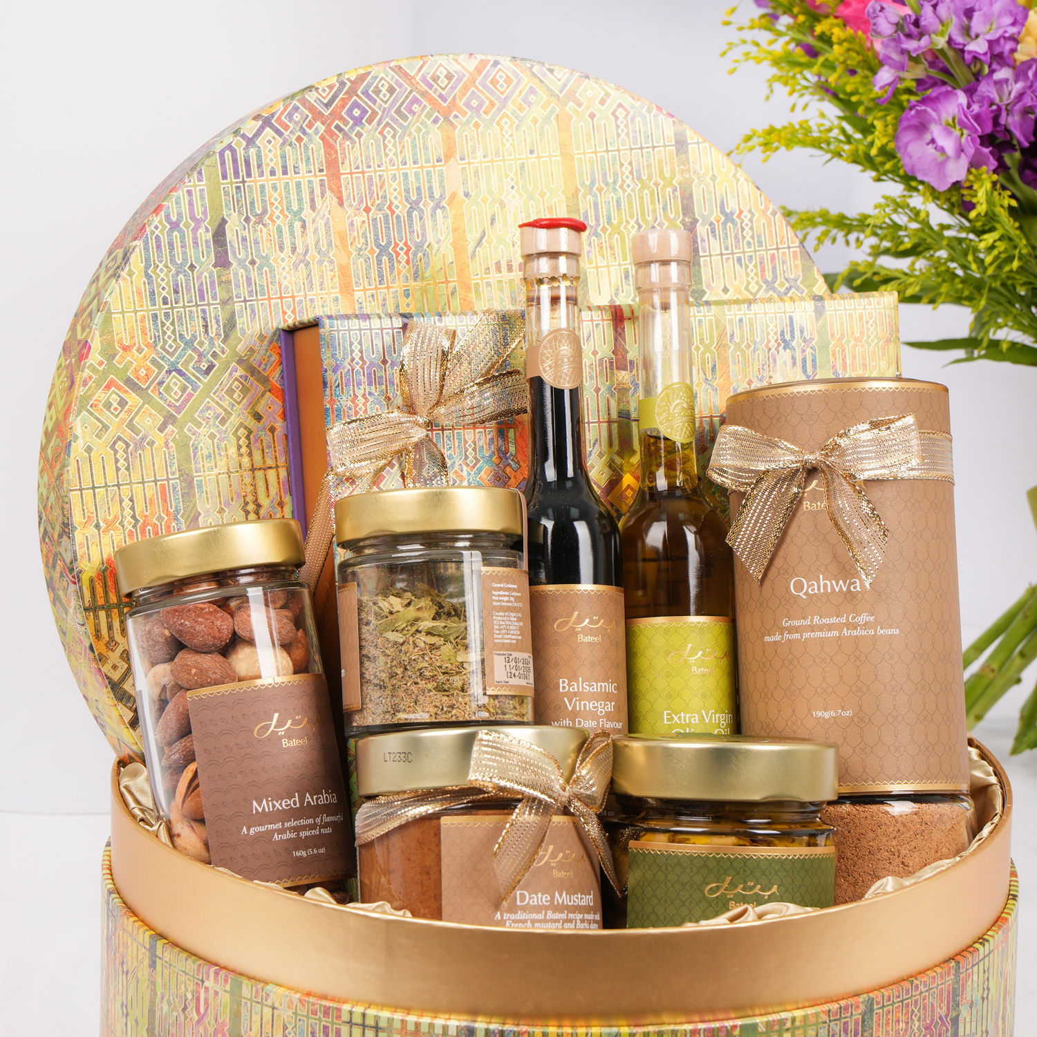 Online Bateel Nura Hamper and Hand Bouquet Gift Delivery in UAE - FNP