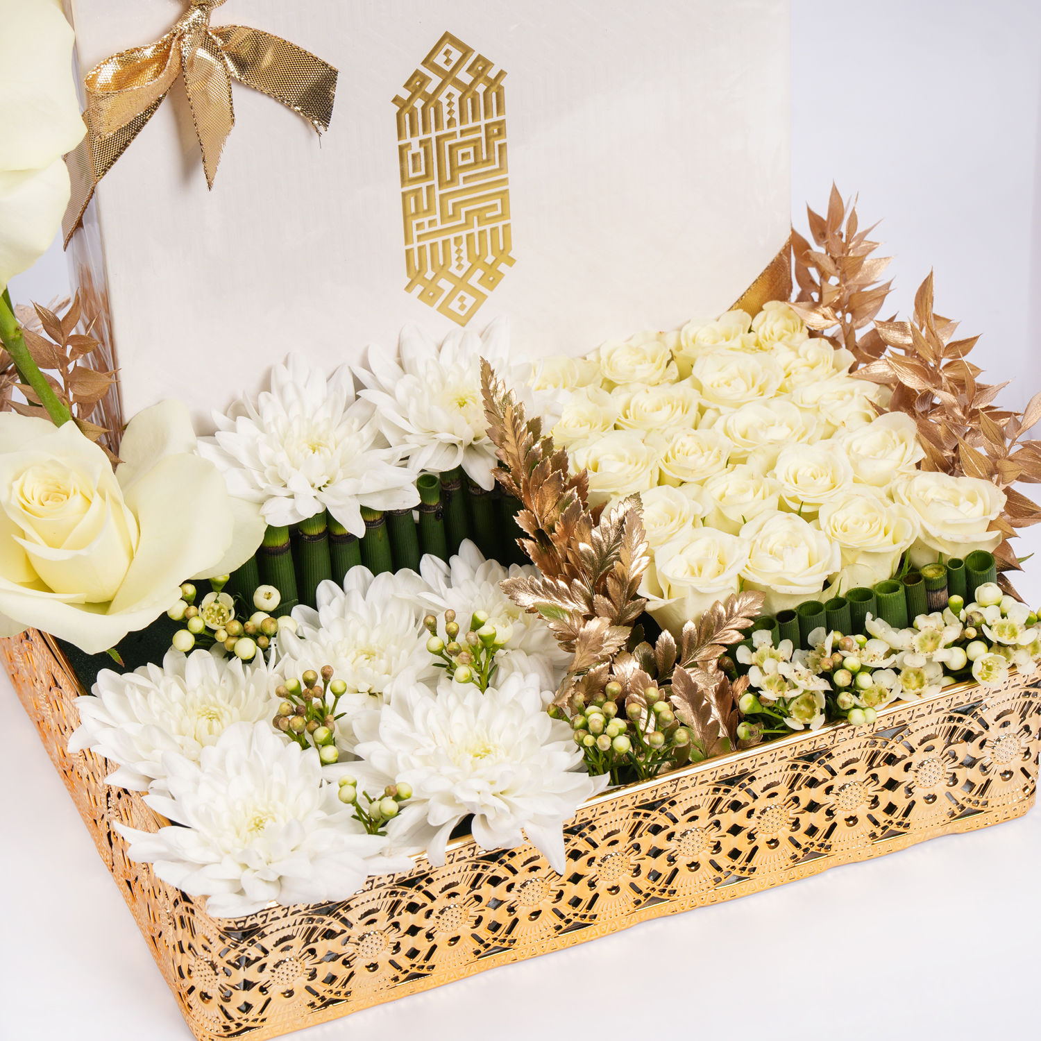 Online Bateel Pearl Medium Gift Set Assorted in Golden Flowers Tray ...